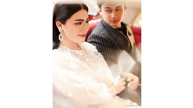 5 Pemotretan Caesar Hito dan Felicya Rayakan Hari Valentine, Mesra di Mobil