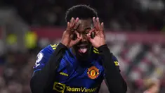 Pemain Manchester United Anthony Elanga melakukan selebrasi usai mencetak gol ke gawang Brentford pada pertandingan sepak bola Liga Inggris di Brentford Community Stadium, London, 19 Januari 2022. Manchester United menang 3-1. (AP Photo/Matt Dunham)