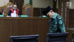 Mantan anggota Komisi XI DPR RI, Amin Santono bersiap menjalani sidang pembacaan tuntutan di Pengadilan Tipikor, Jakarta, Senin (21/1). Amin terdakwa penerimaan suap terkait pembahasan tambahan anggaran APBN P 2018. (Liputan6.com/Helmi Fithriansyah)