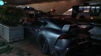 Sebuah mobil sport Toyota Supra menabrak tiang penerangan jalan umum (PJU) dan pembatas jalan di Jalan MH Thamrin, Jakarta Pusat. (Foto: Istimewa)