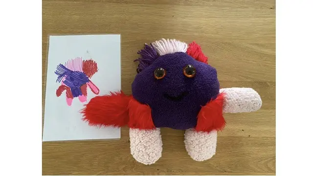 Guru TK Ini Bikin Boneka dari Gambar Imajinatif Murid, 6 Hasilnya Bikin Takjub