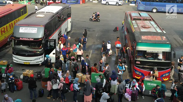 Pemudik Mulai Padati Terminal Kampung Rambutan