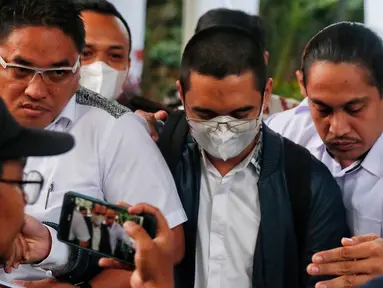 Mantan Komisaris PT Wika Beton, Dadan Tri Yudianto usai menjalani pemeriksaan di Gedung Merah Putih Komisi Pemberantasan Korupsi (KPK), Jakarta Selatan, Rabu (24/5/2023). (Liputan6.com/Angga Yuniar)