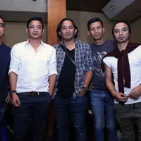 Enda, Pasha, Makki, Rowman, dan Onci yang tergabung dalam grup band Ungu menggelar audisi bertajuk ‘Ungu Star Discovery’ dengan tujuan mencari bakat-bakat baru di industri musik. (Wimbarsana/Bintang.com)