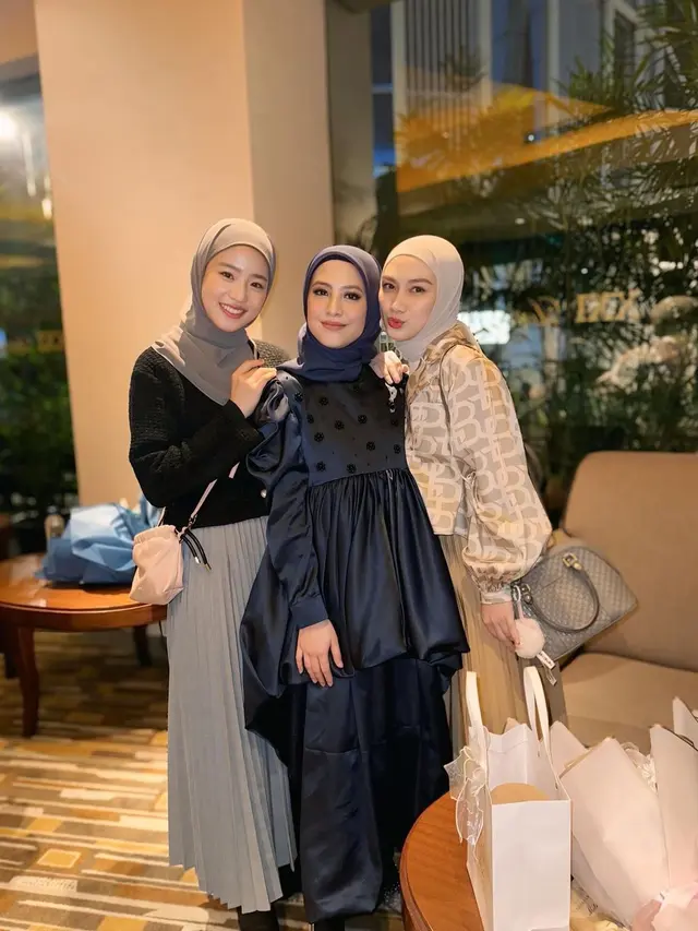 Pesona Haruka Nakagawa dalam Balutan Hijab yang Bikin Pangling saat Hadir di Premiere Film Terbaru Zara Adhisty