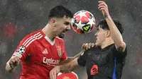 Bertamu ke markas Benfica, Barcelona menang dramatis dengan skor 4-5. (PATRICIA DE MELO MOREIRA/AFP)