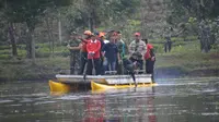 TNI bersama masyarakat melakukan normalisasi Hulu Ciliwung, Telaga Saat