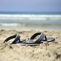 6 Model Sandal Jepit Pria untuk Diborong Saat Harbolnas 11.11