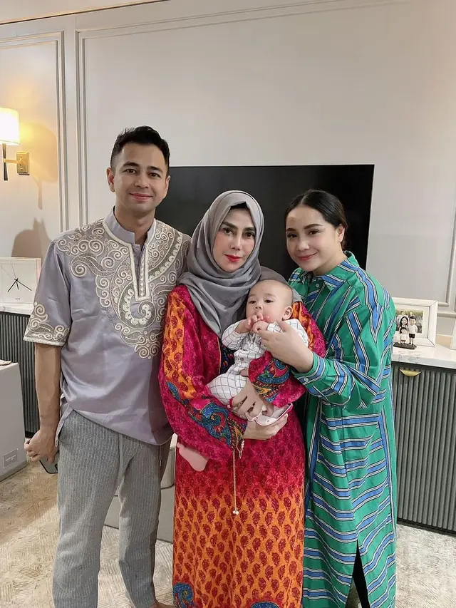 11 Artis Ini Tunjukkan Kedekatan dengan Mertua, Jadi Menantu Kesayangan