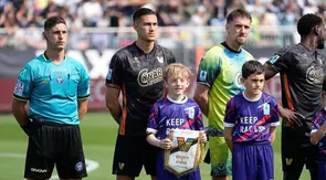 Kapten Venezia, Jay Idzes bersiap jelang kick-off laga melawan Monza dalam lanjutan Serie A 2024/2025, Sabtu (12/4/2025). (Instagram Jay Idzes).