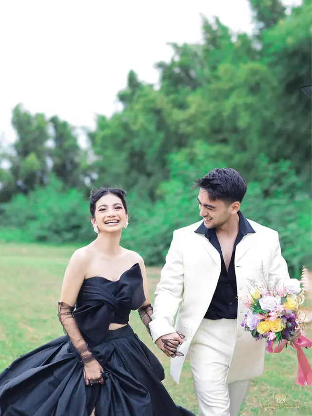 7 Gaya Pemotretan Ratu Sofya dan Vladimir Rama, Bak Prewedding