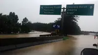 Tol Cikampek kebanjiran (Fernando Purba/Liputan6.com)