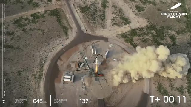 FOTO: Jeff Bezos Sukses Terbang ke Luar Angkasa