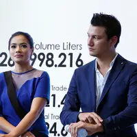 Disela kesibukan Titi Kamal dalam dunia entertainment bersama dengan suami, Christian Sugiono selalu meluangkan waktu bersama dengan buah hatinya. (Nurwahyunan/Bintang.com)