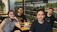 Menengok Kafe Milik Ayu Ting Ting, Ada Mural Karya Wendy Cagur. (dok.Instagram @ayutingting92/https://www.instagram.com/p/CDqhysFlULh/Henry)