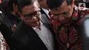 Didampingi tim penasehat hukum, Hasto Kristiyanto meninggalkan gedung KPK setelah menjalani pemeriksaan sekitar 3,5 jam. (Magang/Liputan6.com/Muhammad Rizal)