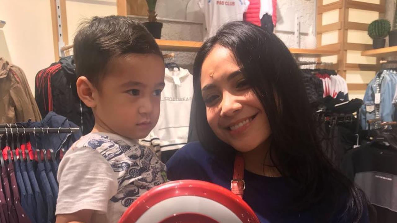 [Bintang] Nagita Slavina dan Rafathar