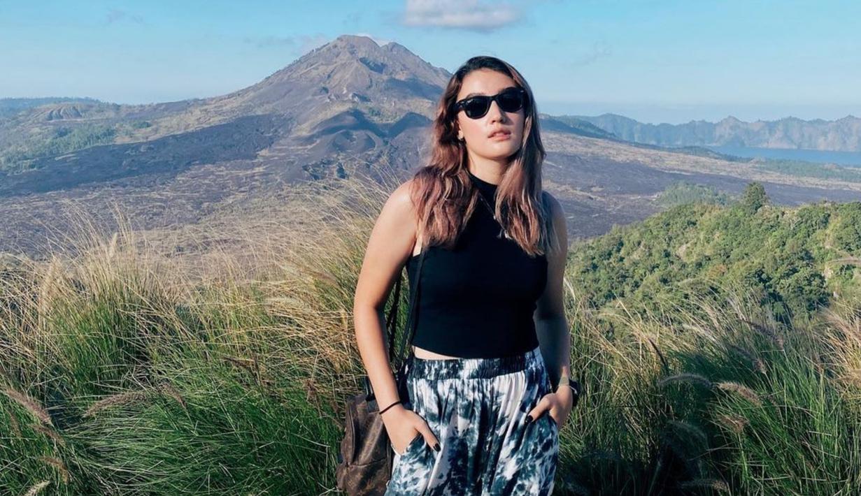 Sebagai seorang trendsetter, Natasha Ryder tentunya memiliki beberapa fashion item yang menjadi favoritnya. Salah satunya yakni kacamata hitam. (Liputan6.com/IG/natasharyder)