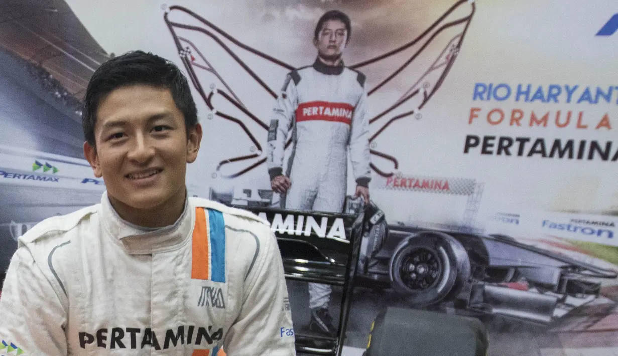 Senyum ramah Rio Haryanto setiap disapa oleh fans dan juga wartawan. (Bola.com/Vitalis Yogi Trisna)