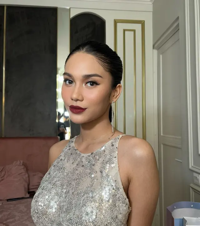 7 Potret Azizah Salsha di momen ulang tahun Marlene Hariman, penampilan glamornya bikin pangling