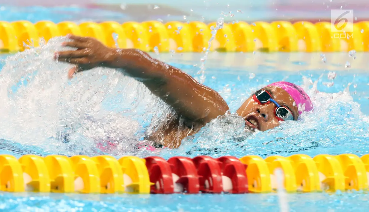 AcehAtlet para renang, Syuci Indriani saat berlaga di final 200 meter gaya bebas putri S14 Asian Para Games 2018 di Stadion Akuatik Kompleks GBK, Jakarta, Minggu (7/10). Syuci meraih posisi ketiga dan berhak atas perunggu. (Liputan6.com/Helmi Fithriansyah