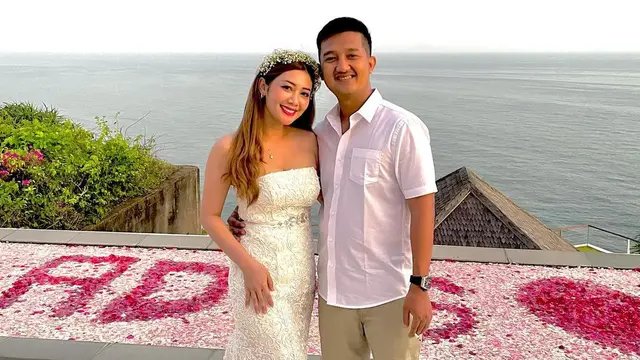6 Potret Delta Hesti, Istri Tom Liwafa yang Sempat Jaga Anak Vanessa Angel