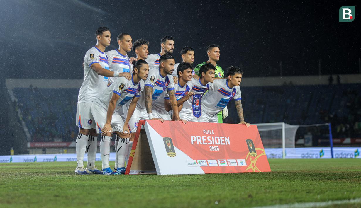 <p>Tim&nbsp;Port FC melakukan sesi foto sebelum kick off final Piala Presiden 2025&nbsp;di Stadion Si Jalak Harupat, Kabupaten Bandung, pada Minggu (13/7/2025) malam WIB. (Bola.com/Bagaskara Lazuardi)</p>