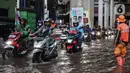 Hujan yang melanda wilayah DKI Jakarta dan sekitarnya pada Selasa (5/11/2024) siang yang menyebabkan terjadinya genangan di beberapa wilayah. (Liputan6.com/Angga Yuniar)