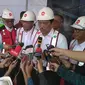 Menteri Koordinator Bidang Kemaritiman Luhut Binsar Panjaitan dan Menteri Perhubungan Budi Karya Sumadi meninjau langsung proyek LRT Jabodebek. (Achmad/Liputan6.com)