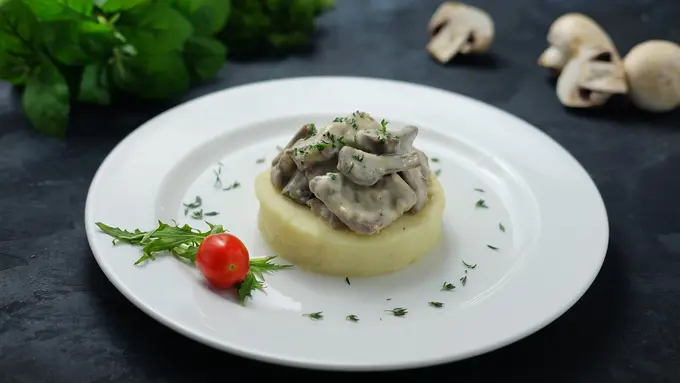 Beef Stogranoff with Mashed Potato