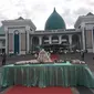 Kue apem itu sebagai simbol permintaan maaf dalam tradisi Megengan sebelum melakukan ibadah puasa Ramadan.(Liputan6.com/Dian Kurniawan).