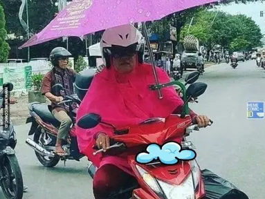 Ibu-ibu dengan teknologi kekinian ya begini. (1cak)
