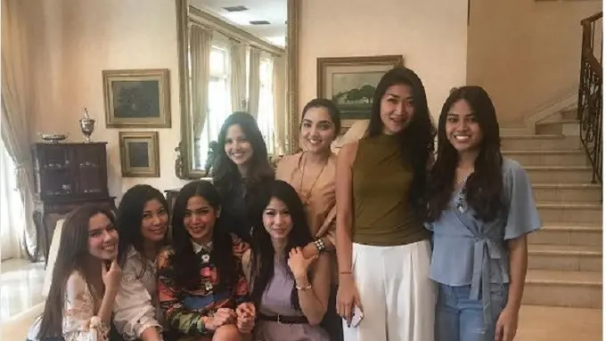 [Bintang] Ashanty dan Aurel bersama Girls Squad