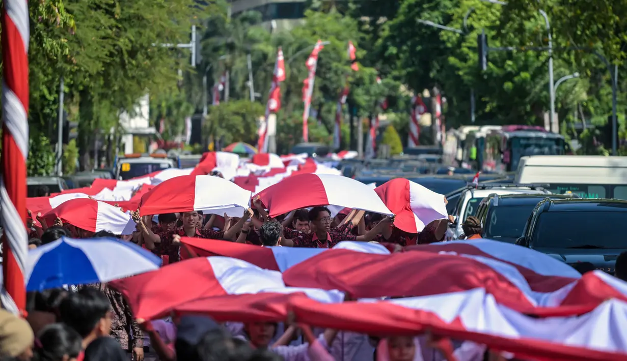 Kegiatan ini juga bertujuan untuk menumbuhkan rasa cinta tanah air dan semangat nasionalisme di kalangan masyarakat, terutama generasi muda. (Juni KRISWANTO/AFP)