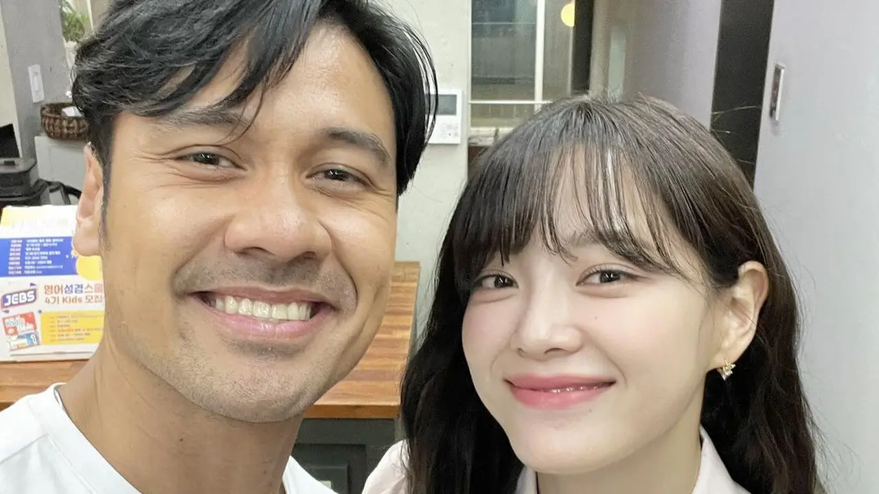 7 Potret Chicco Jerikho dengan Kim Sejeong dan Ahn Hyo Seop, Siap Main Drama Bareng