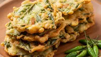 Resep Bakwan Daun Bawang Renyah Tahan Lama, Garingnya Juara