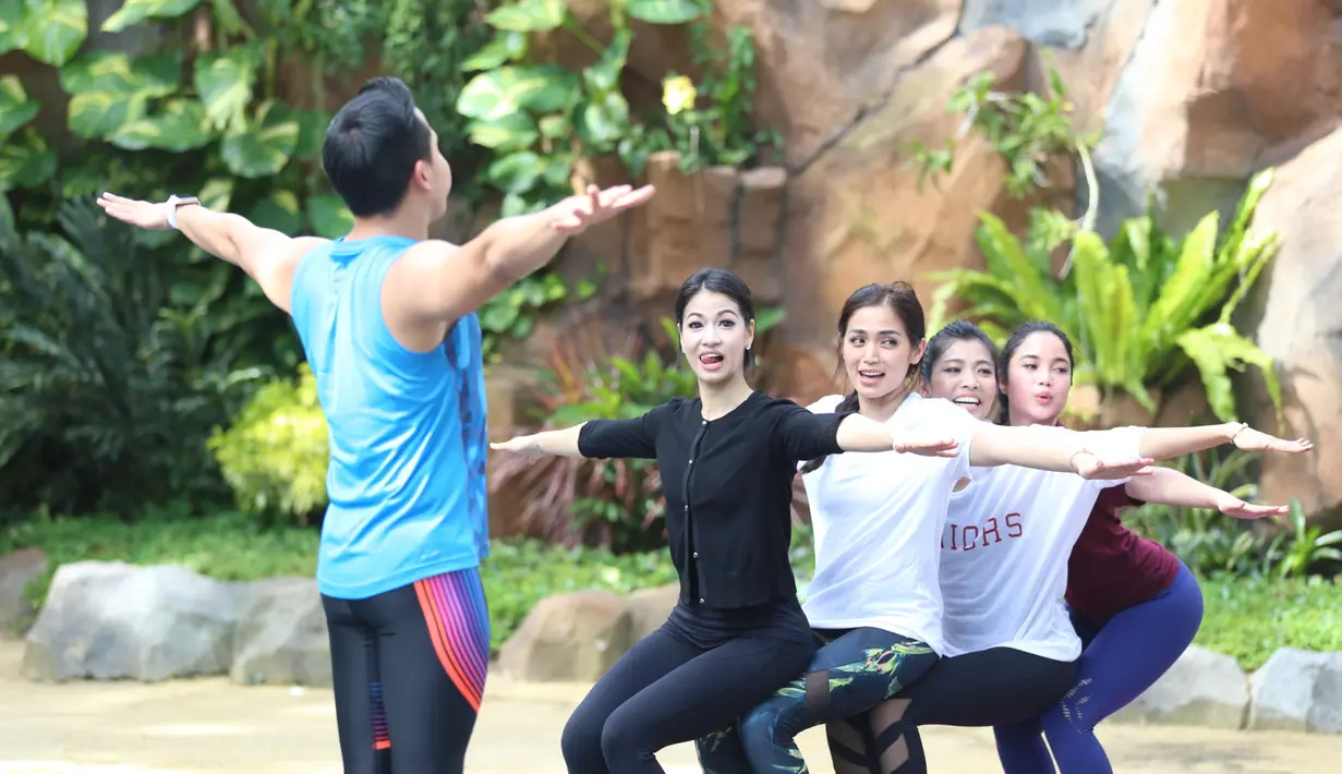 Tengah ramai diperbincangkan di media sosial, geng Girls Squad ini juga seringkali dicap sombong lantaran dianggap gemar memamerkan kekayaan. Namun ternyata banyak hal positif yang sering dilakukan oleh geng ini. (Adrian Putra/Bintang.com)