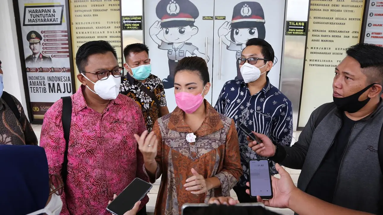 Sempat beberapa kali mendapat pecehan di media sosial akhirnya Rahayu Saraswati Djojohadikoesomo melaporkan akun tersebut ke Polres Tangerang Selatan (Tangsel), pada Selasa, 10 November 2020.