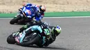 Pembalap Petronas Yamaha, Franco Morbidelli, memimpin balapan  MotoGP Teruel, Minggu (25/10/2020). Morbidelli berhasil finis pertama dengan catatan waktu 41 menit 47,652 detik. (AP/Jose Breton)