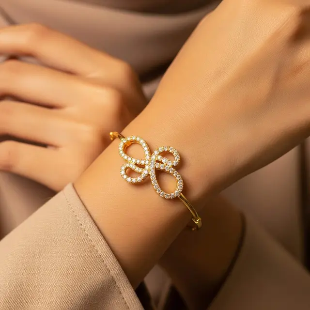 Rekomendasi Gelang Emas 22K Kombinasi Berlian Sintetis