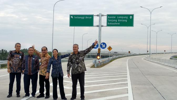 Menteri BUMN Rini Soemarno menyusuri Jalan Tol Trans Sumatera ruas Bakauheni-Terbanggi Besar sepanjang 140,9 kilometer (km) pada Jumat ini (8/3/2019). Dok Kementerian BUMN
