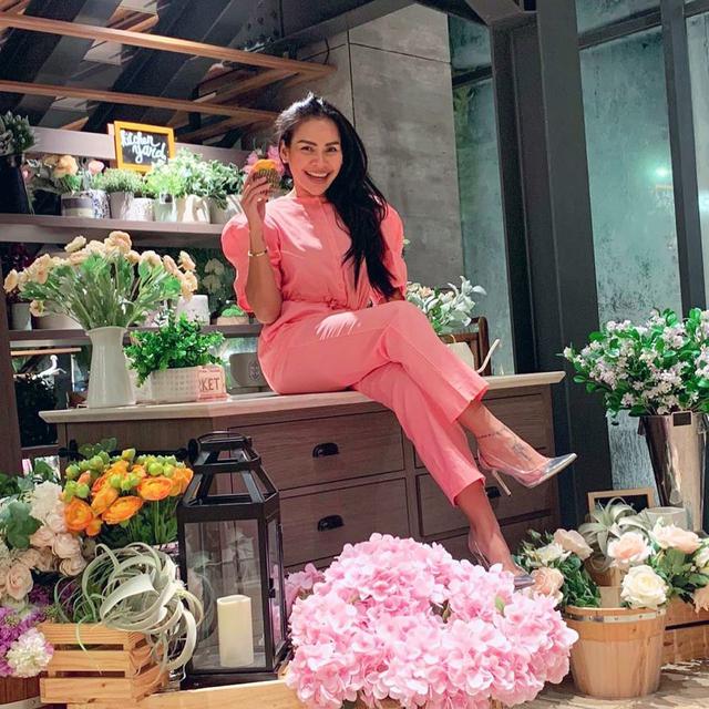 Dipercaya Jadi Manager Pribadi, Ini 6 Potret Nana Ricardo Adik Melaney Ricardo