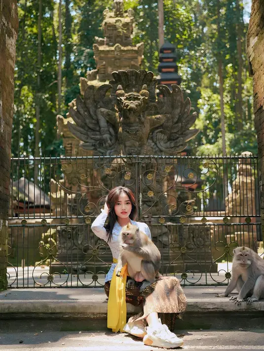 Penampilan Fuji An di Bali tuai pujian dan disebut sebagai kembang desa [@fuji_an]