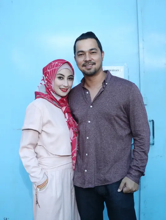 "Kontraknya sudah beda. Cinta kepada Allah dan rasulnya yang lebih utama," kata Anissa Trihapsari diamini Sultan Djorghi. (Nurwahyunan/Bintang.com)