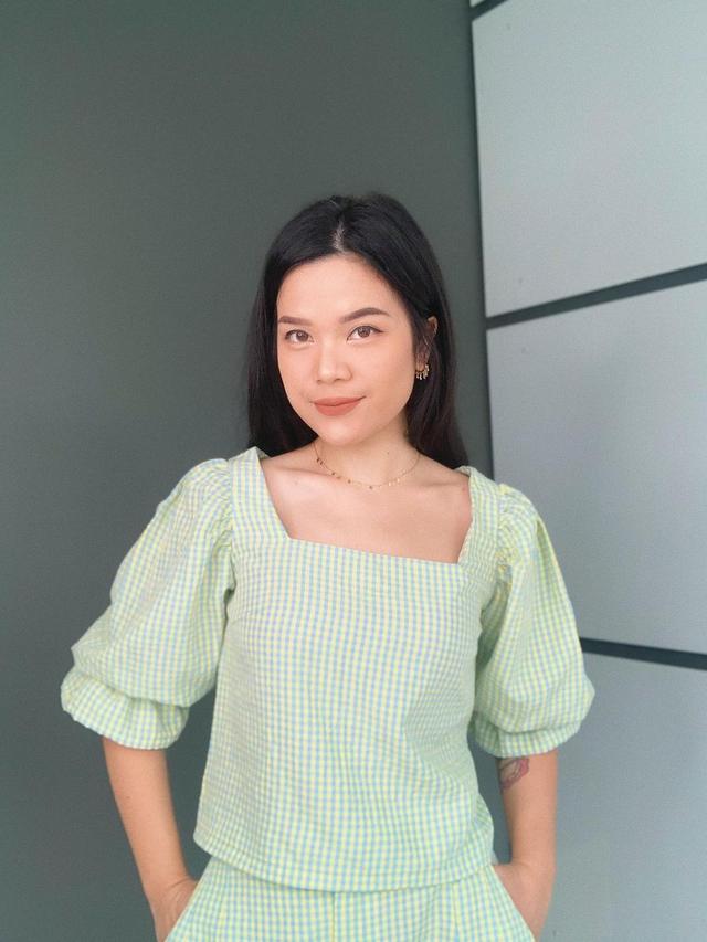 Hobi Menjahit, Ini 7 Potret Sinta Keong Racun dengan Baju Buatannya