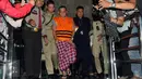 Wakil Ketua DPRD Banten, SM Hartono usai menjalani pemeriksaan KPK, Jakarta, Rabu (2/12/2015). Hartono tampak mengenakan sarung usai diperiksa KPK. (Liputan6.com/Helmi Afandi)