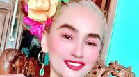 RD anak Lilis Karlina mengemas narkoba di rumahnya sendiri sebelum dijual. Orangtuanya tak tahu aktivitas haram ini. (Foto: Dok. Instagram @liliskarlina22)