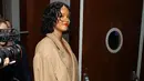 Sang ayah juga menerima kiriman foto Rihanna dan Hassan sedang berciuman di akun facebooknya dari seorang teman. Selain itu, Rihanna pun sudah mengakui status pacarannya pada ayahnya.  (AFP/Bintang.com)