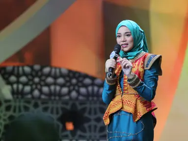 Jelang grand final Aksi Asia 2018, para host acara tersebut ditantang memberikan tausyiah. Selain Gilang Dirga, Uyaina Arshad juga memberikan tausyiah pada pagi tadi. (Adrian Putra/Bintang.com)