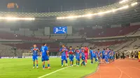 Perbedaan ekspresi pemain Timnas Filipina U-23 dan Timnas Malaysia U-23 usai laga keduanya di Grup A Piala AFF U-23 2025 di Stadion Utama Gelora Bung Karno, Jakarta, Selasa (15/7/2025). (Bola.com/Fadillah Setiawan).